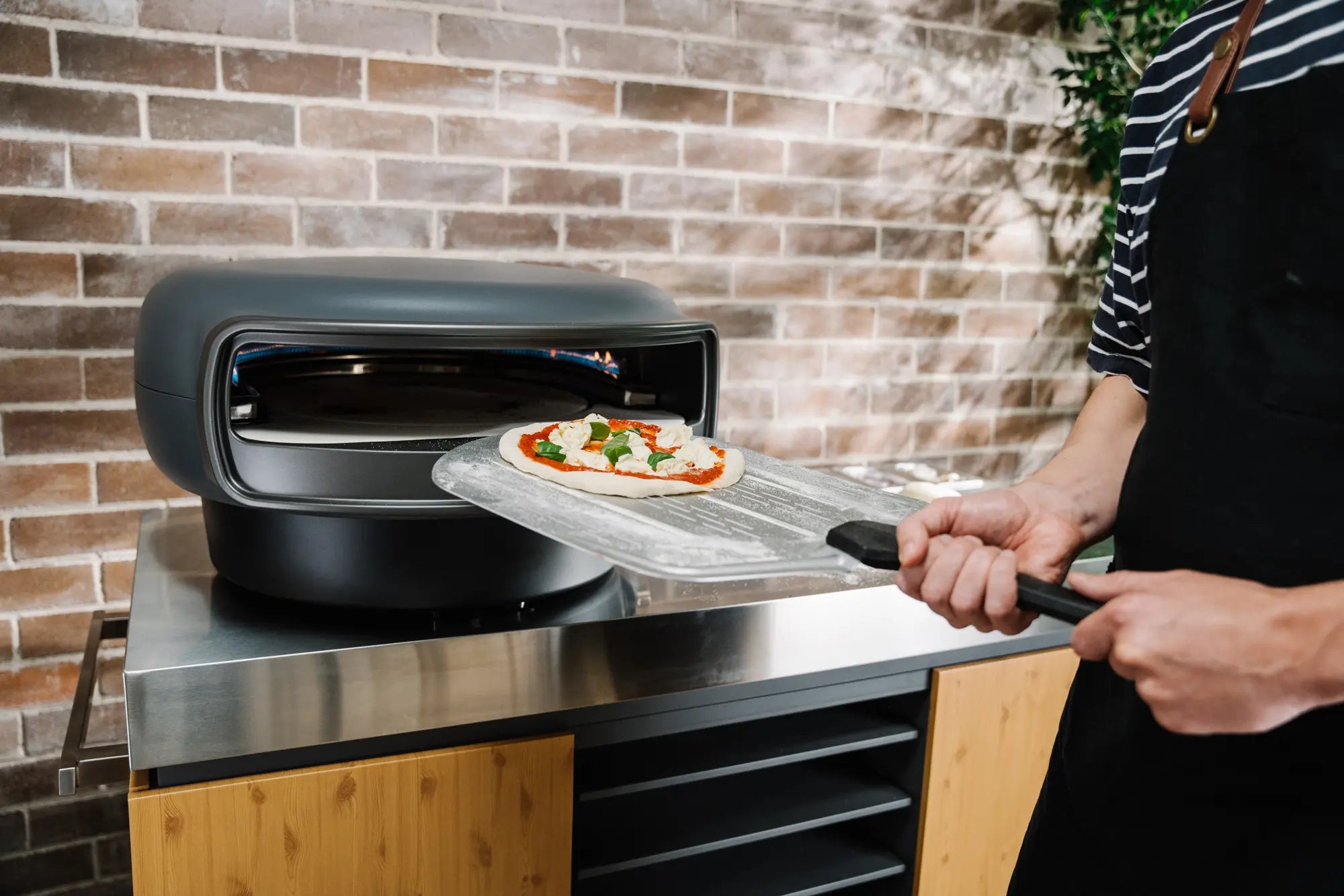 Aluminum Perforated Pizza Peel Everdure