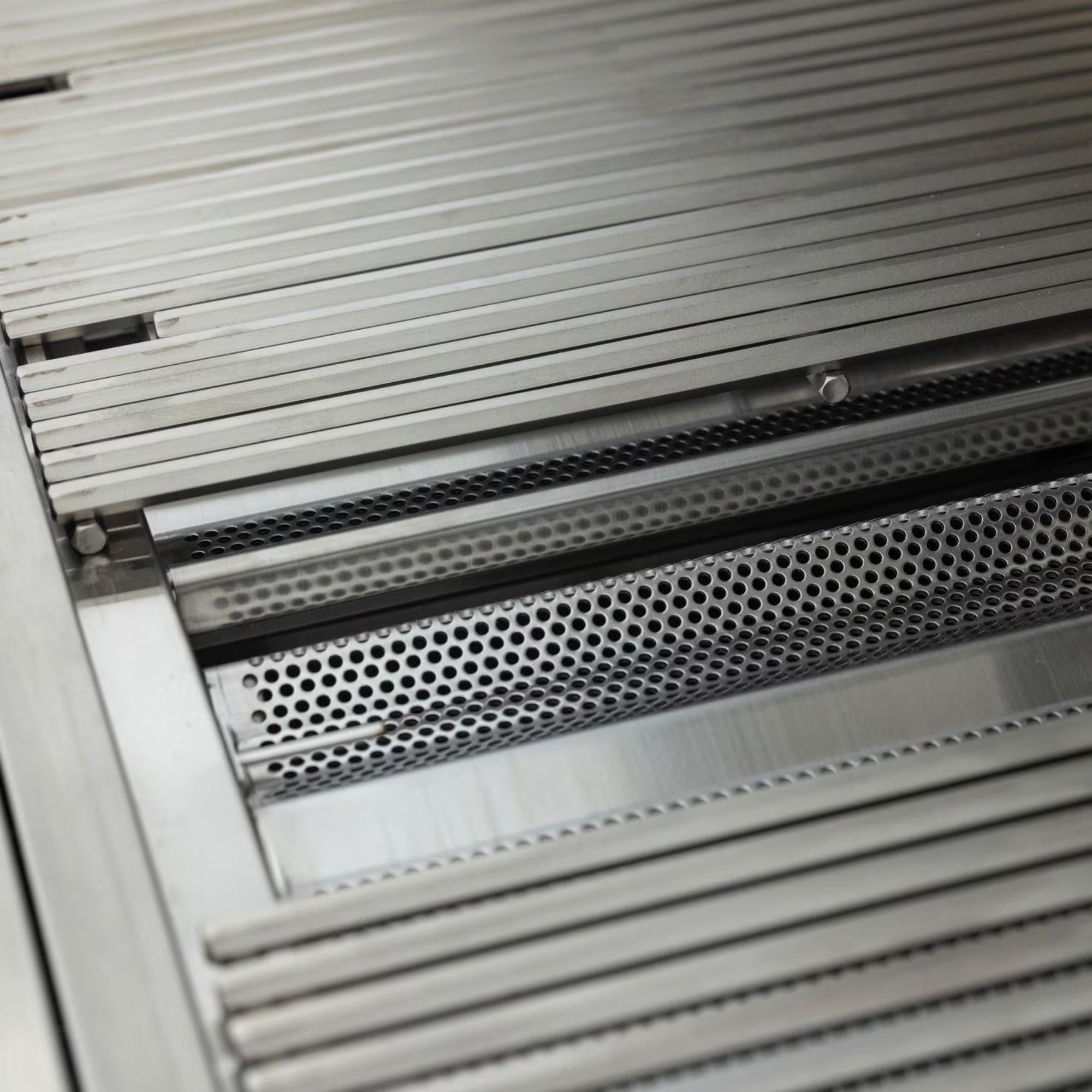 Blaze LTE PRO 40-Inch 5-Burner Built-in Gas Grill w/ Digital Temperature Screen & Rear Infrared Burner Blaze Grills