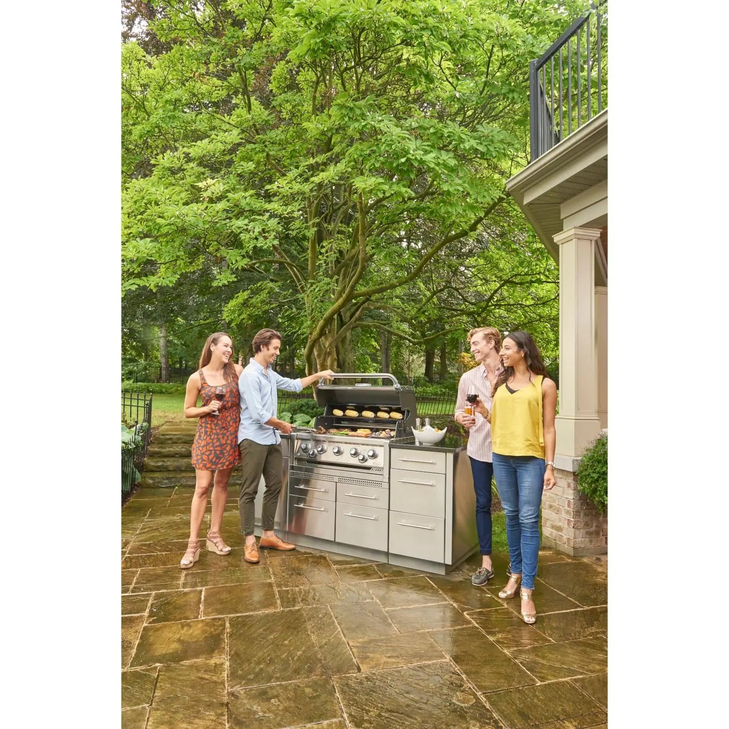 Broil King Imperial S 590i 5-Burner Gas Grill Center w/Rotisserie & Side Burner Broil King