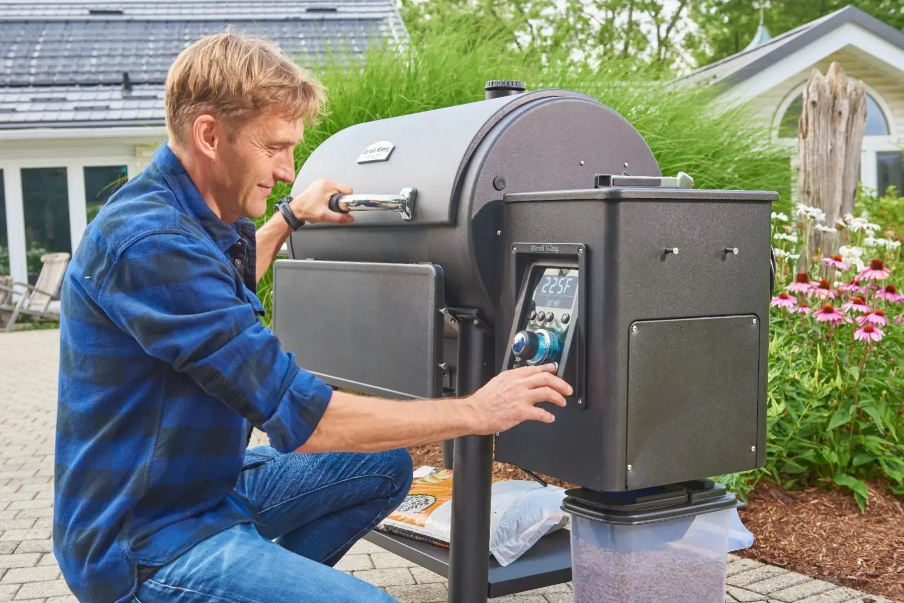 Broil King Regal Pellet 500 Pro Series 32-Inch Pellet Grill Broil King