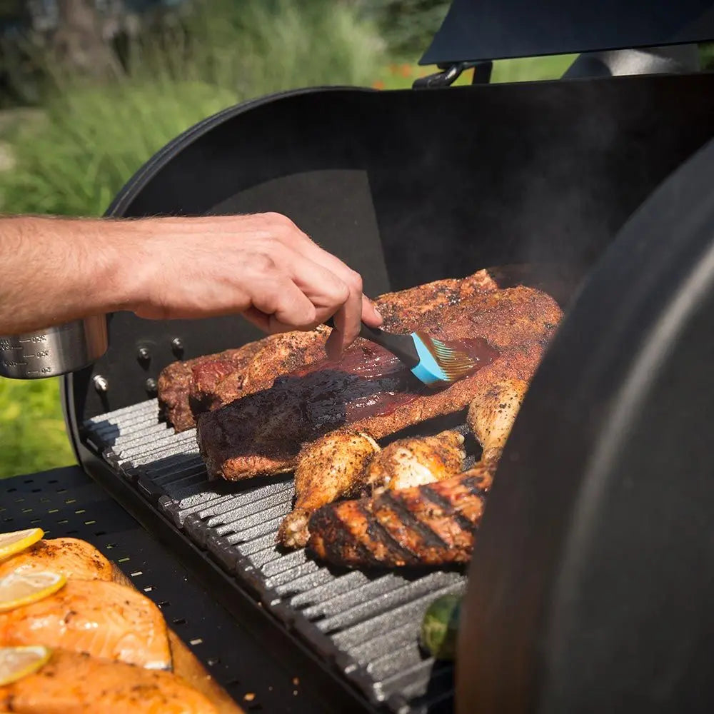 Broil King Regal™ 500 Charcoal Offset Grill Broil King