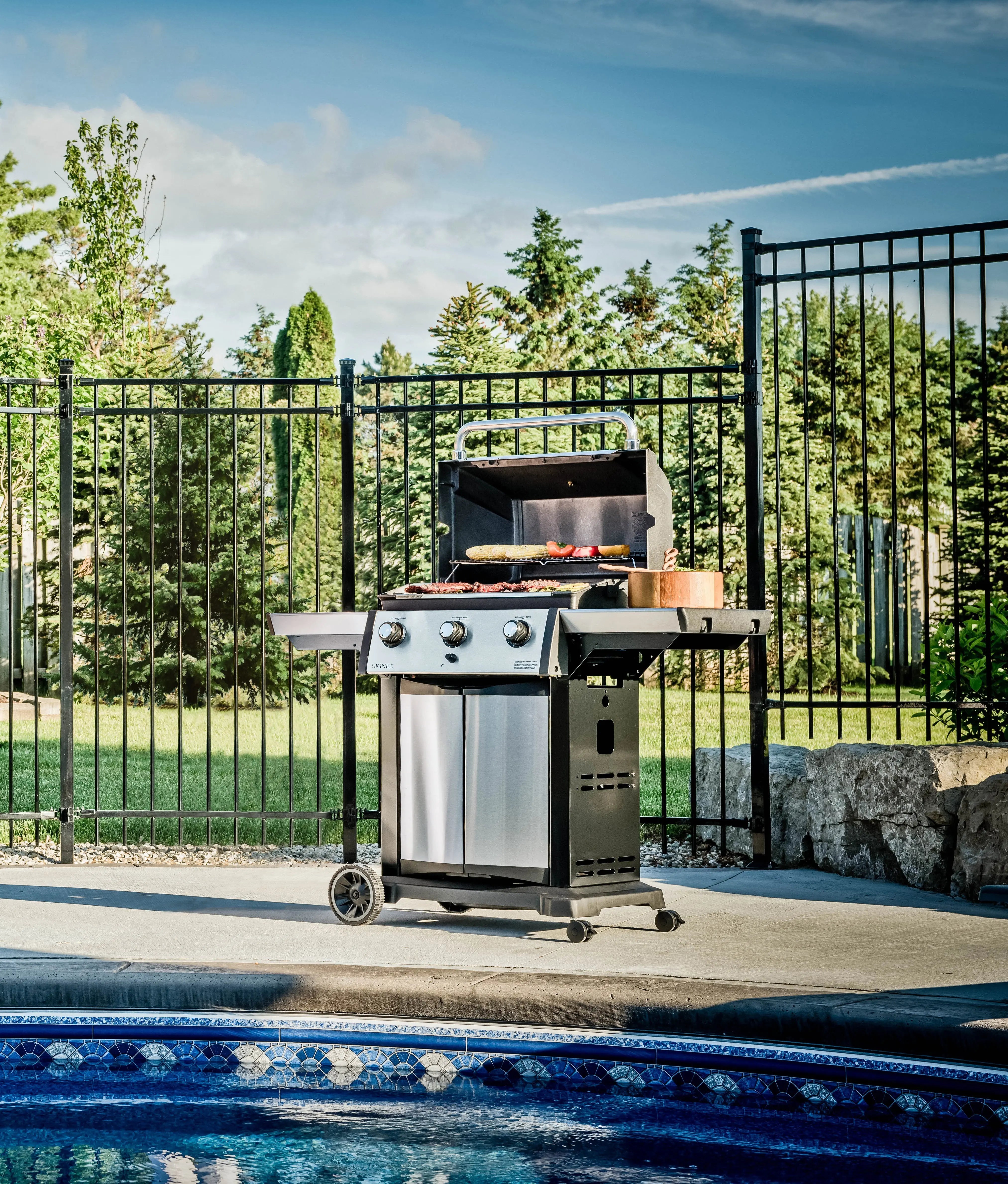 Broil King Signet 320 3-Burner Freestanding Gas Grill - Stainless Steel Broil King