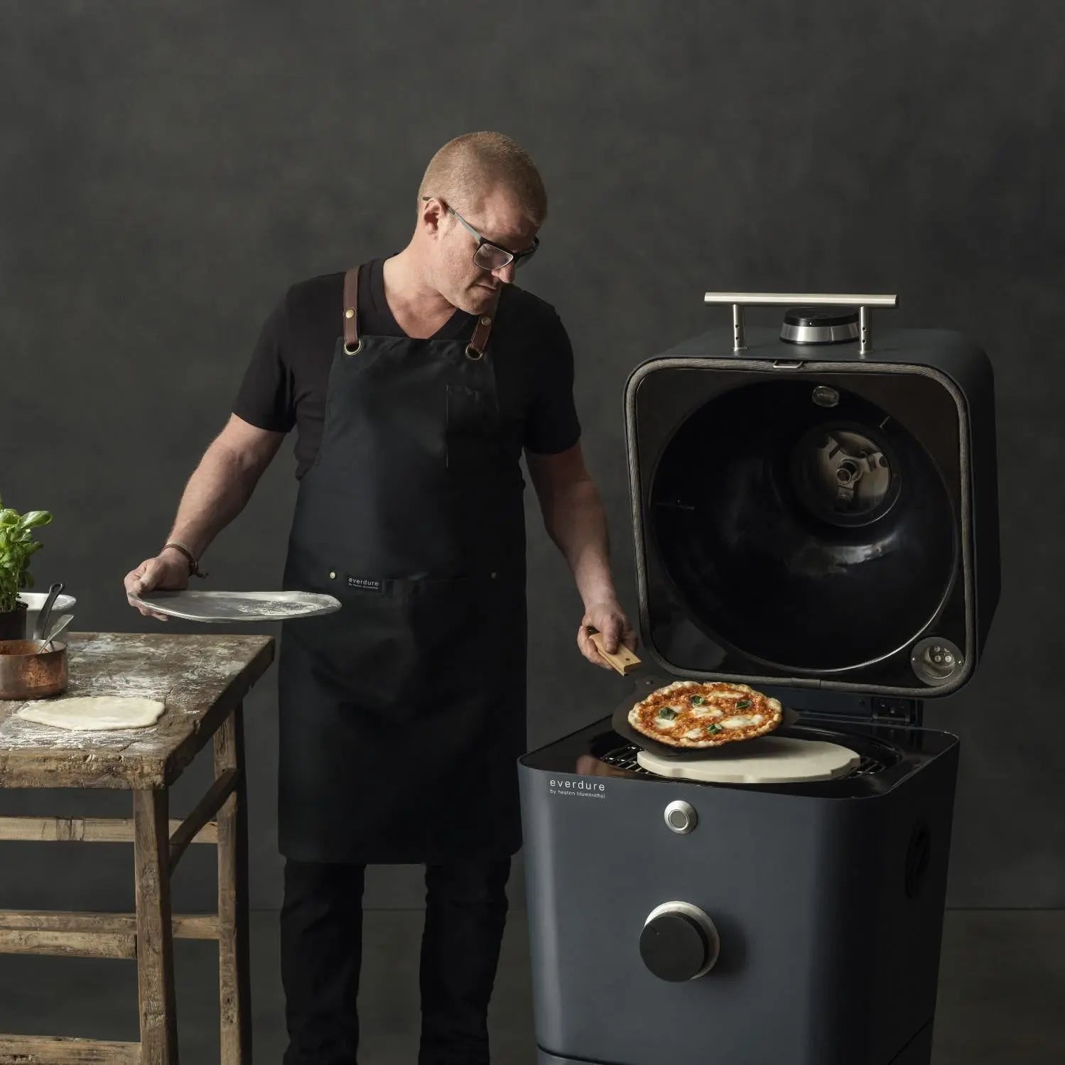 Everdure 4K 21-Inch Charcoal Grill & Smoker -  HBCE4KBUS/HBCE4KGUS - Agent BBQ